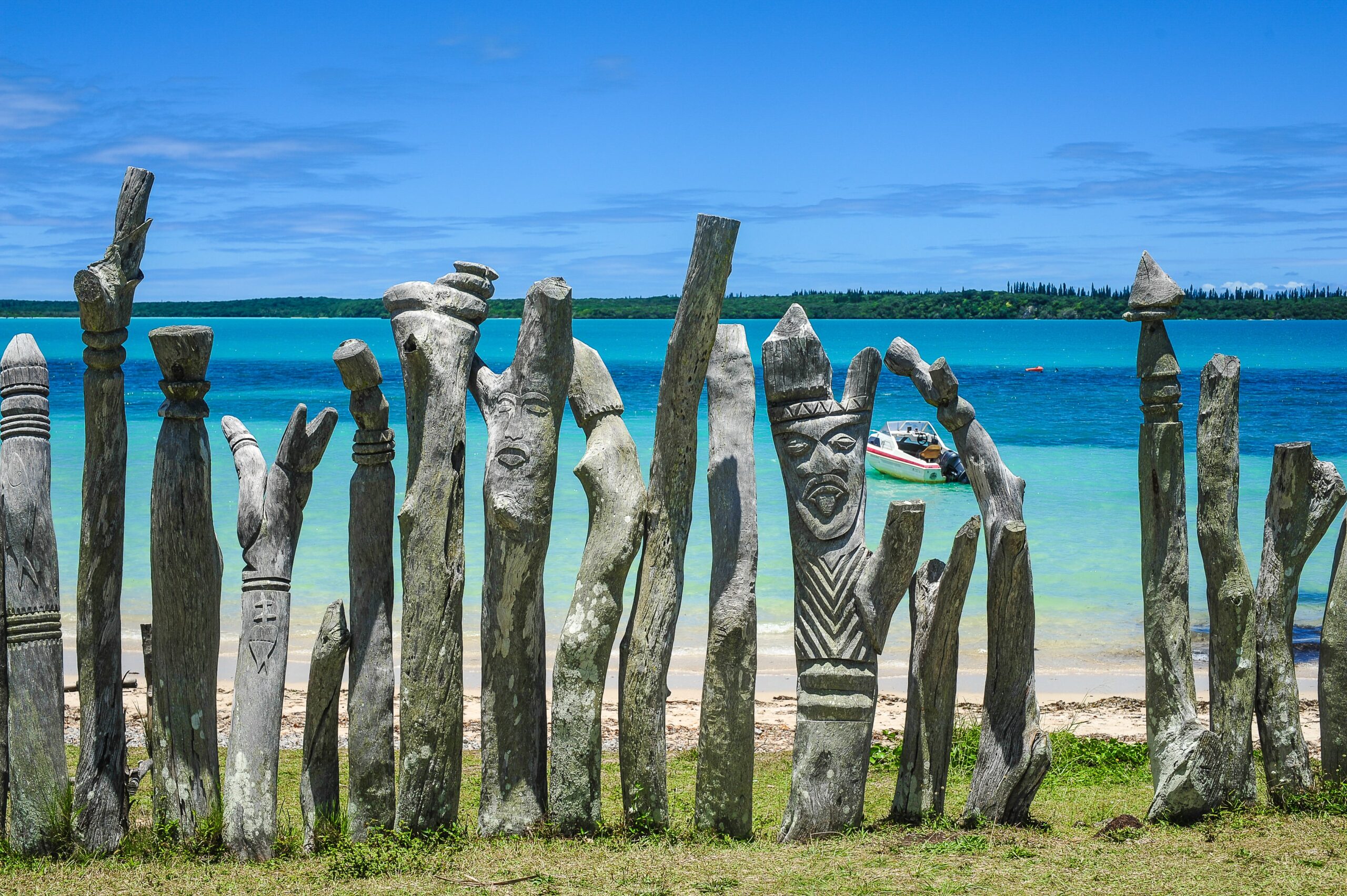 Sculptures de Nouvelle-Caledonie sur la plage